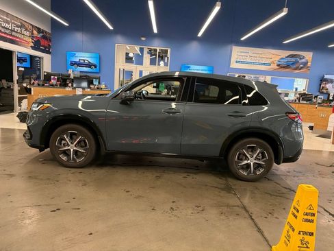 Used 2024 Honda HR-V EX-L image 2