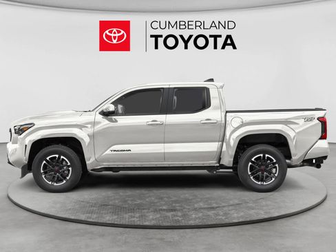 Used 2025 Toyota Tacoma TRD Sport AWD/4WD image 3