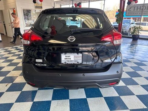 Used 2020 Nissan Kicks S image 6