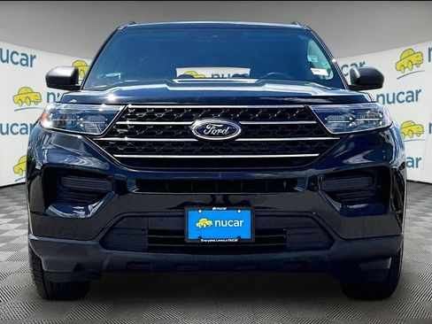 Used 2023 Ford Explorer XLT AWD/4WD image 2