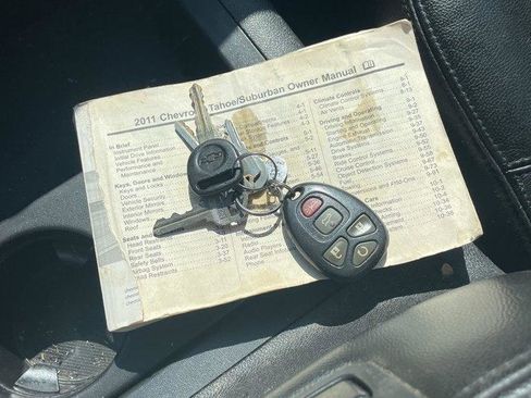 Used 2011 Chevrolet Suburban LT image 9