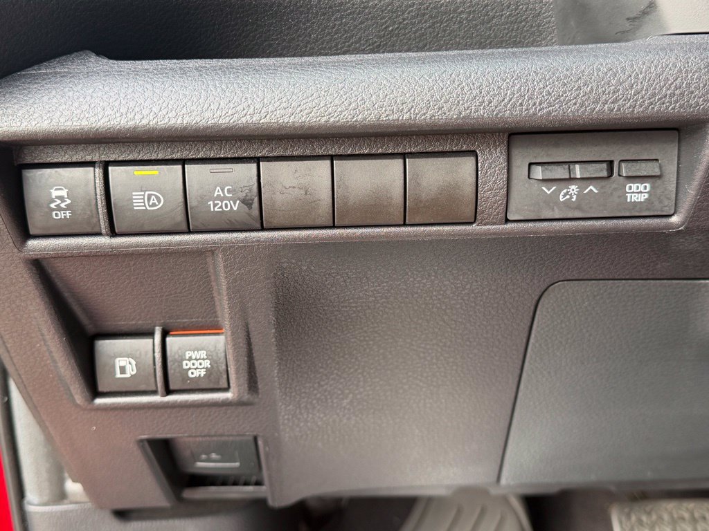 Used 2025 Toyota Sienna XSE w/ XSE Plus Package FWD image 36