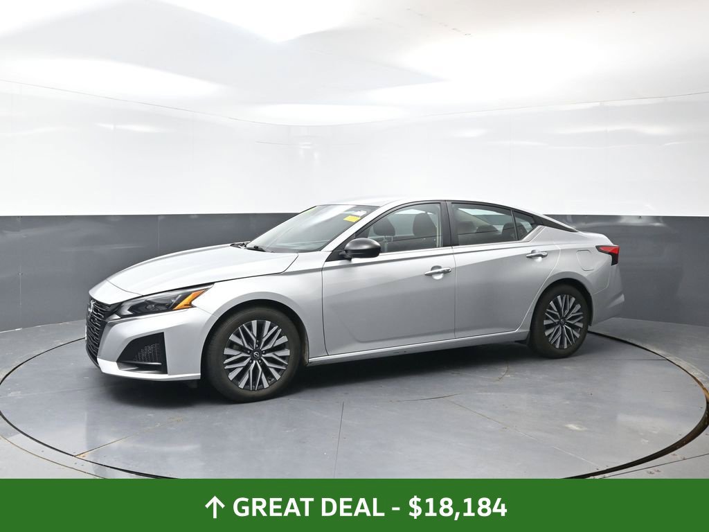 Used 2024 Nissan Altima 2.5 SV FWD image 9