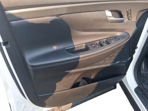 Used 2023 Hyundai Santa Fe Limited AWD/4WD image 11