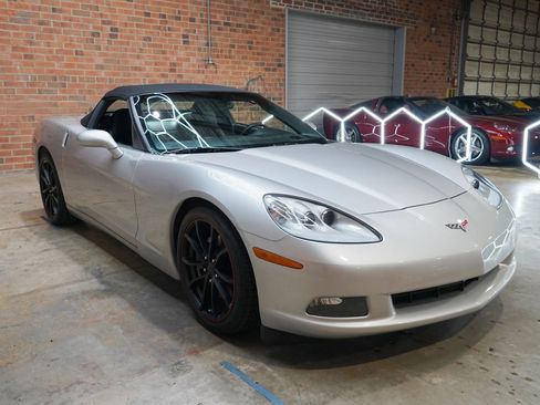 Used 2006 Chevrolet Corvette Convertible w/ Preferred Equipment Group RWD image 3