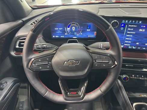 Used 2025 Chevrolet Traverse RS image 25