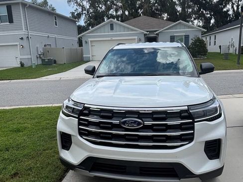 Used 2025 Ford Explorer Active RWD image 1