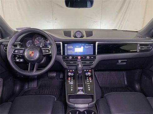 Used 2025 Porsche Macan image 26