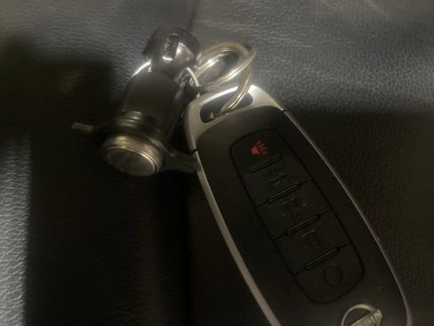 Used 2023 Nissan Pathfinder SL w/ Lighting Package (N92) image 38