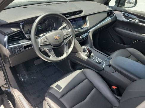 Certified 2025 Cadillac XT5 Premium Luxury FWD image 18