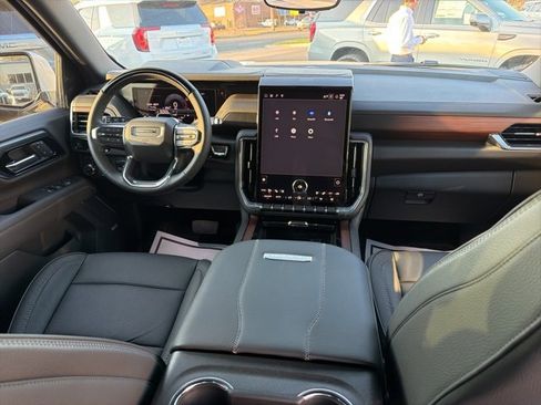 Used 2025 GMC Yukon Denali w/ Denali Reserve Package image 8