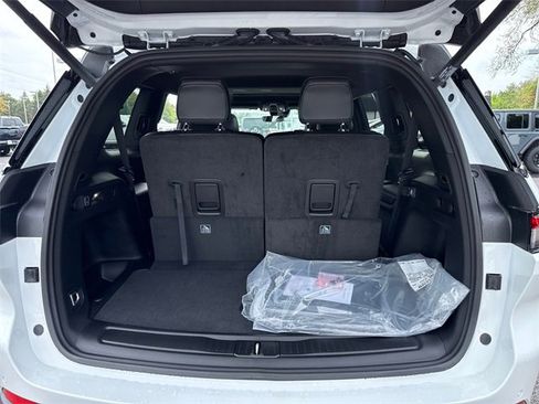 New 2025 Jeep Grand Cherokee L Altitude image 30