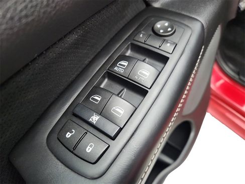 Used 2015 Jeep Grand Cherokee SRT image 21