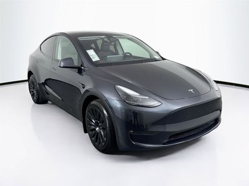 Used 2024 Tesla Model Y Long Range image 10