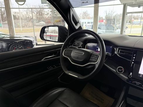 Used 2022 Jeep Wagoneer Series III w/ Premium Group I AWD/4WD image 47