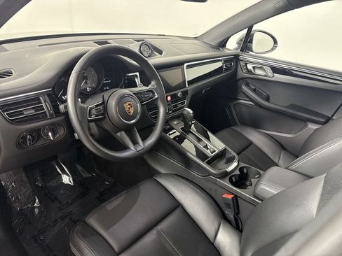 Certified 2024 Porsche Macan S AWD/4WD image 4