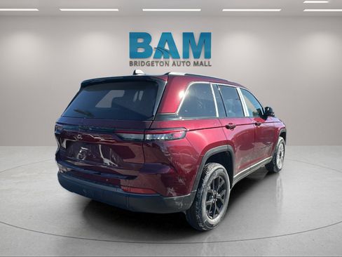 New 2026 Jeep Grand Cherokee Altitude image 7