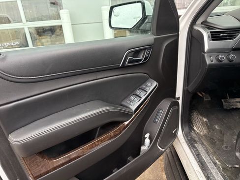 Used 2017 Chevrolet Suburban LT image 12