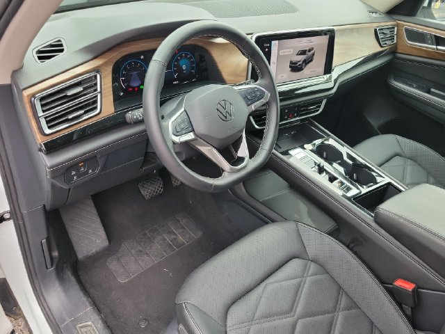 Used 2025 Volkswagen Atlas SE AWD/4WD image 9