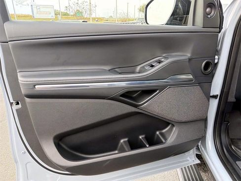 Used 2025 Lincoln Navigator Reserve w/ Jet Appearance Package image 16