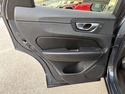 Used 2024 Volvo XC60 B5 Plus image 23