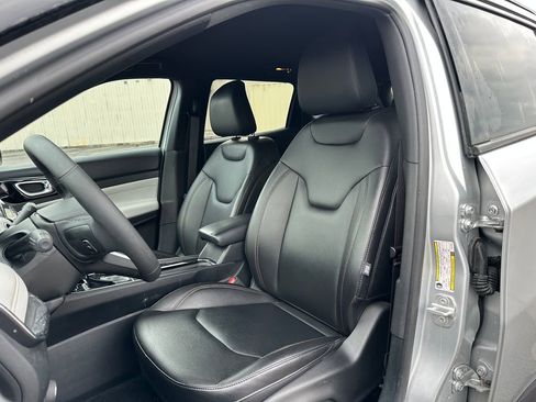 Used 2024 Jeep Compass Limited image 17