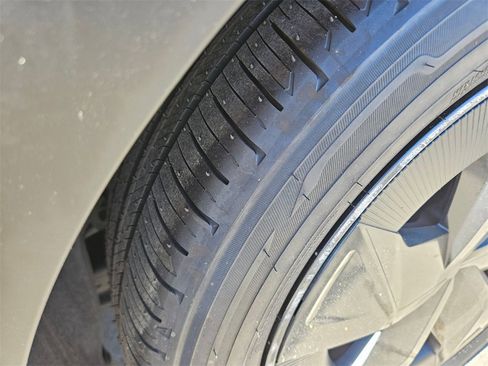 Used 2025 Toyota Prius LE image 29