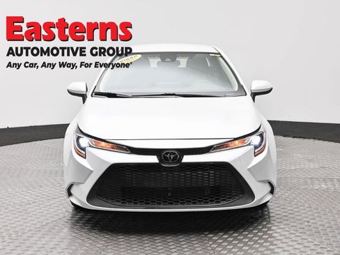Used 2022 Toyota Corolla LE w/ LE Convenience Package FWD image 2