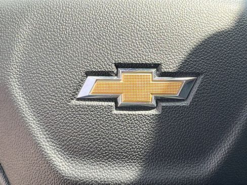 Used 2025 Chevrolet Trax LT FWD image 17