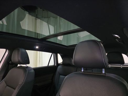 Certified 2022 Volkswagen Atlas Cross Sport SE w/ Panoramic Sunroof Package image 9