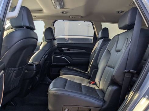 Certified 2024 Kia Telluride EX w/ EX Captain's Chair Package FWD image 15