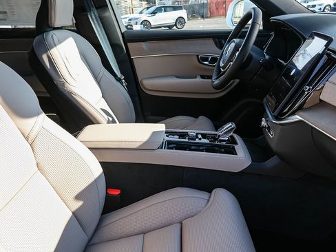 New 2026 Volvo XC90 B6 Ultra w/ Protection Package image 17