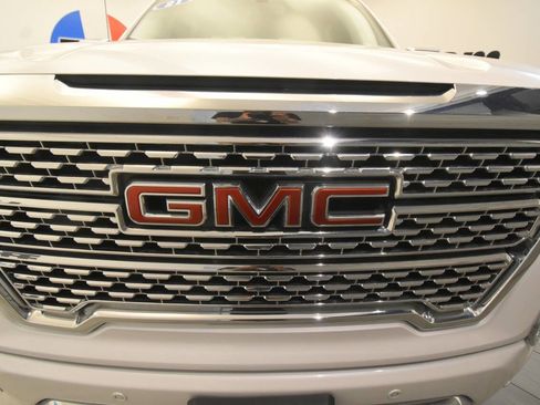 Used 2021 GMC Sierra 1500 Denali AWD/4WD image 9