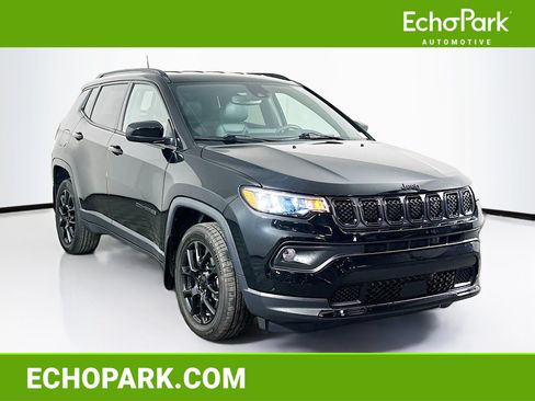 Used 2023 Jeep Compass Latitude w/ Convenience Group AWD/4WD image 1