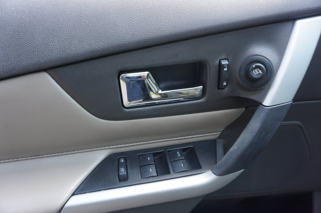 Used 2013 Ford Edge Limited FWD image 3