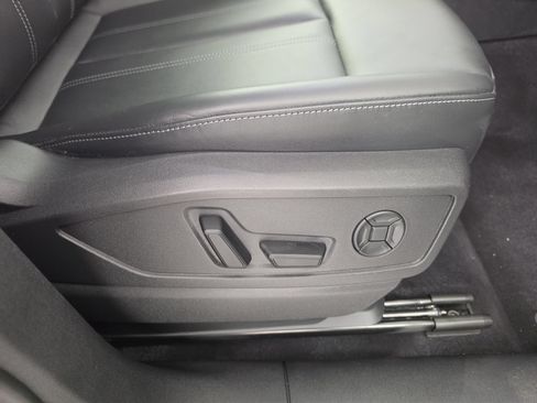 Used 2025 Audi Q5 Premium w/ Convenience Package AWD/4WD image 31
