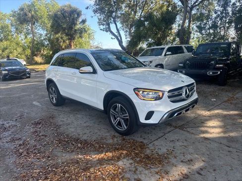 Used 2020 Mercedes-Benz GLC 300 w/ Premium Package image 4