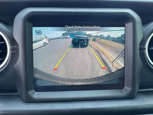 Used 2020 Jeep Wrangler Unlimited Sahara w/ Uconnect 4C Nav & Sound Group AWD/4WD image 23