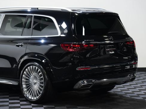 Used 2025 Mercedes-Benz Maybach GLS 600 4MATIC image 18