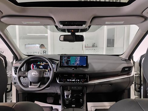 Used 2025 Nissan Rogue Platinum w/ Tech Package image 22