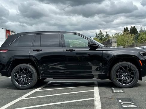 New 2026 Jeep Grand Cherokee Summit w/ Obsidian Package image 3