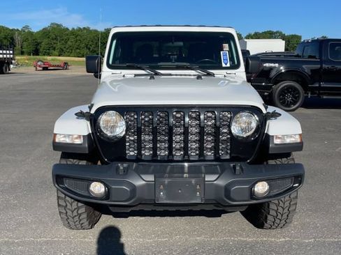 Used 2021 Jeep Gladiator Overland AWD/4WD image 2