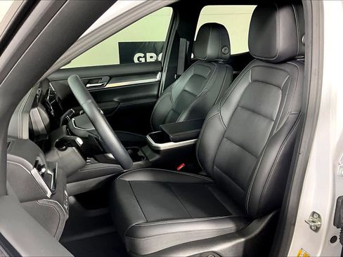 Used 2026 GMC Terrain Elevation w/ Elevation Premium Package FWD image 8