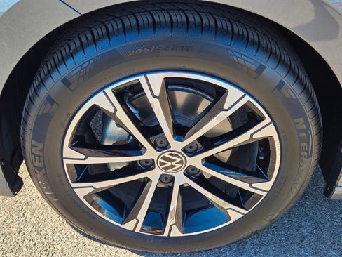 Certified 2025 Volkswagen Jetta Sport FWD image 7