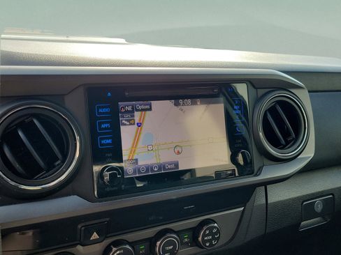Used 2019 Toyota Tacoma TRD Sport AWD/4WD image 16