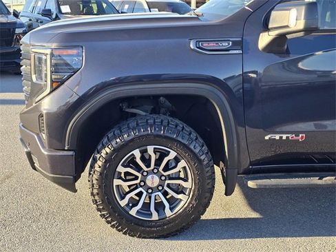 Used 2022 GMC Sierra 1500 AT4 w/ AT4 Premium Package image 9
