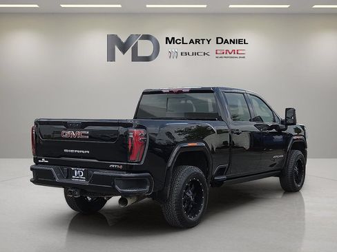 Used 2025 GMC Sierra 2500 AT4 w/ AT4 Premium Plus Package AWD/4WD image 14
