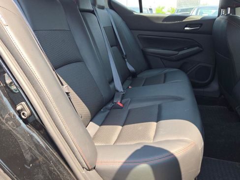 Used 2023 Nissan Altima 2.5 SR FWD image 9