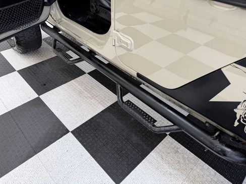 Used 2020 Jeep Gladiator Rubicon w/ Advanced Safety Group AWD/4WD image 33