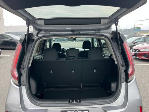 Used 2025 Kia Soul LX w/ LX Technology Package FWD image 29